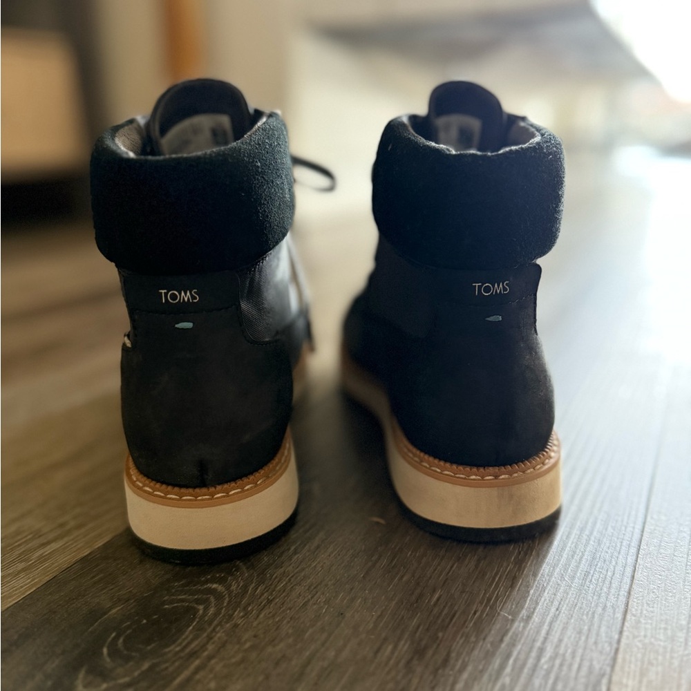 TOMS Black Hiking Boots with Tan Sole - Picture 4 of 4